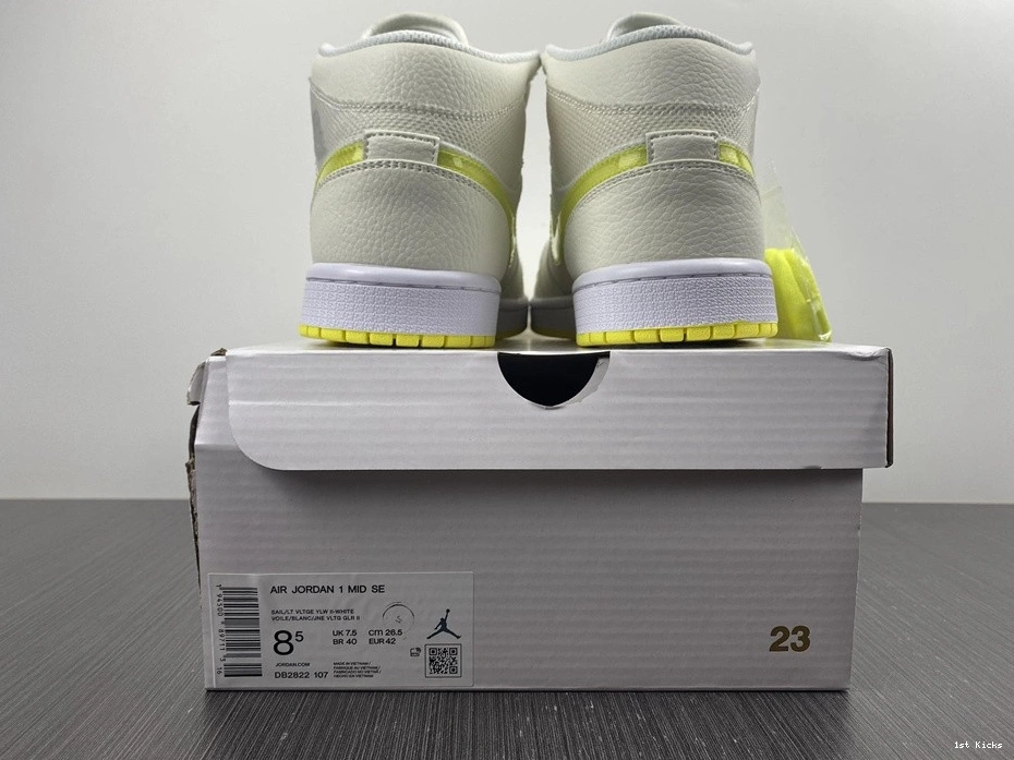Jordan (W) - Mid Yellow SE Voltage 1 DB2822-107 1102